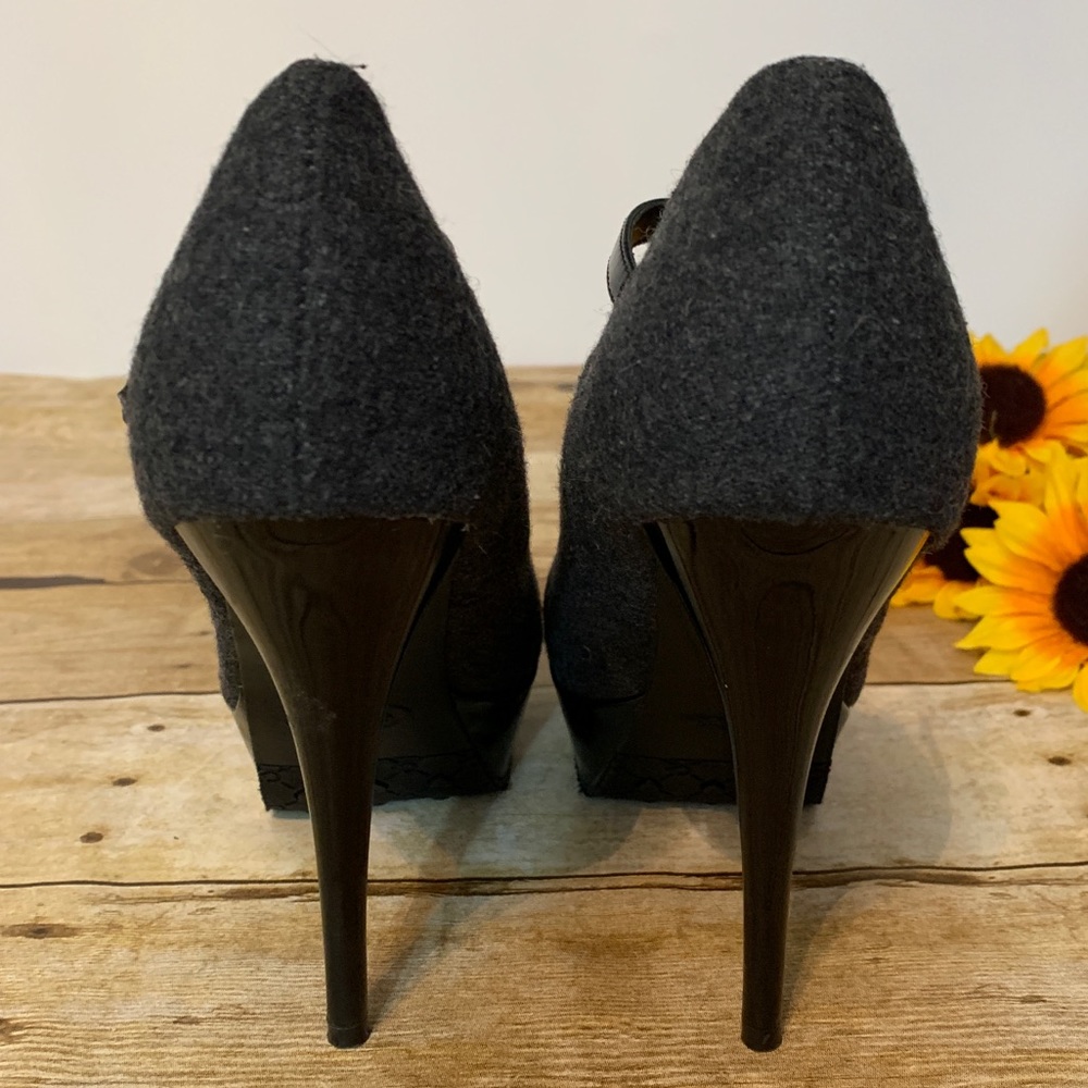 Gray wool heels by Candie’s. Size 8 1/2 - Picture 5 of 7